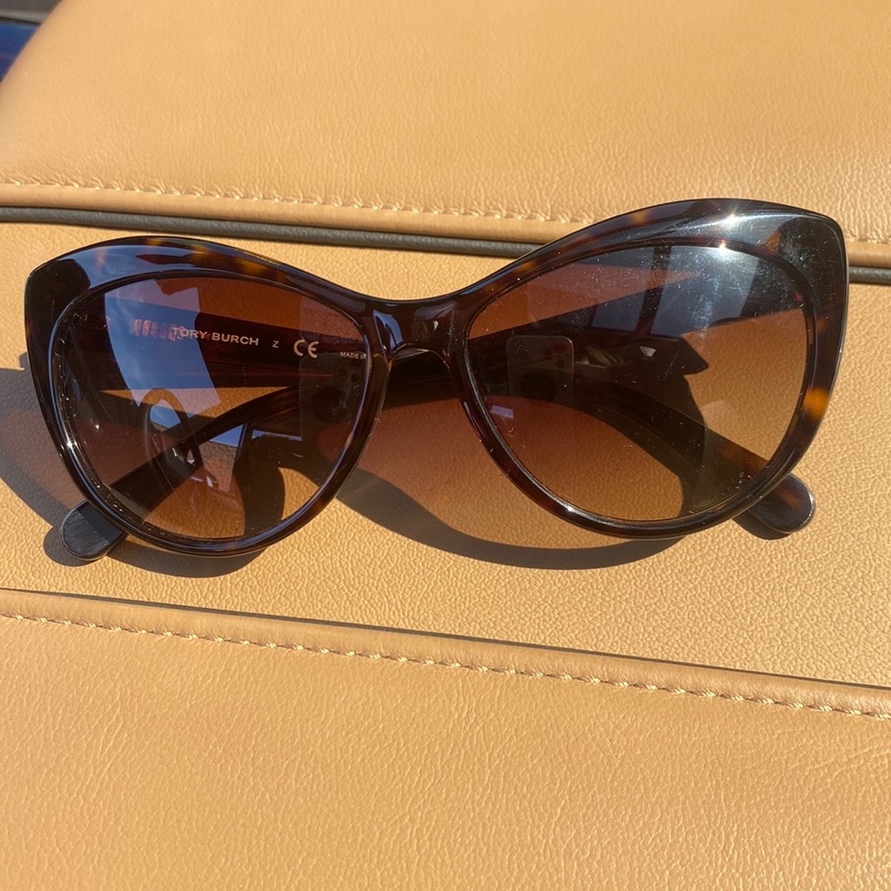 Tortoise shell cat eye Tory Burch sunglasses